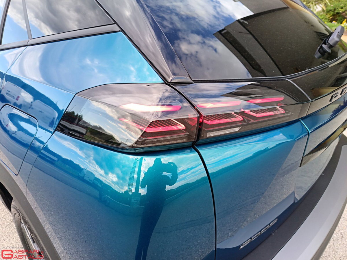 Peugeot 2008 1.2 turbo Allure 100cv (14)