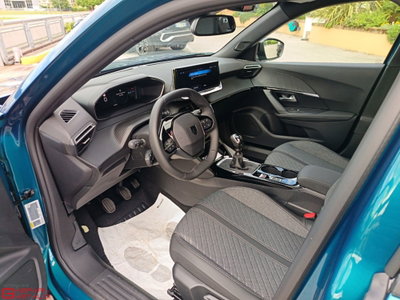 Peugeot 2008 1.2 turbo Allure 100cv (6)