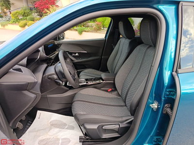 Peugeot 2008 1.2 turbo Allure 100cv (7)