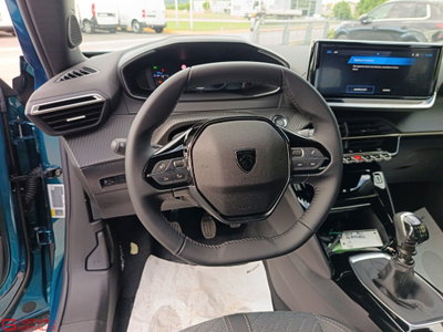 Peugeot 2008 1.2 turbo Allure 100cv (8)