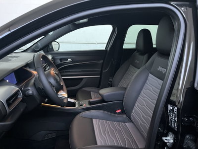 Jeep Avenger 1.2 turbo e-hybrid mhev Upland 4xe 145cv edct6 (7)