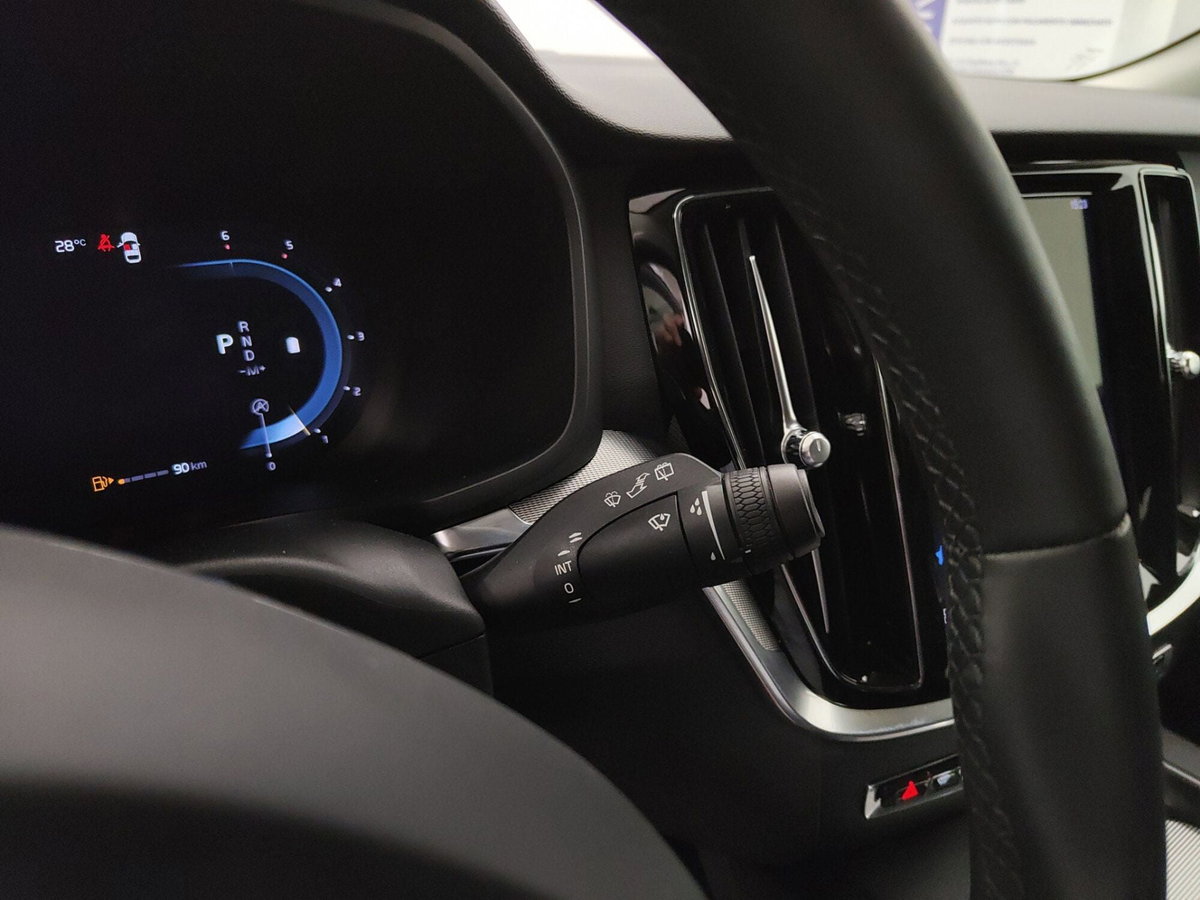 Volvo V60 2.0 b4 Plus Dark auto (19)