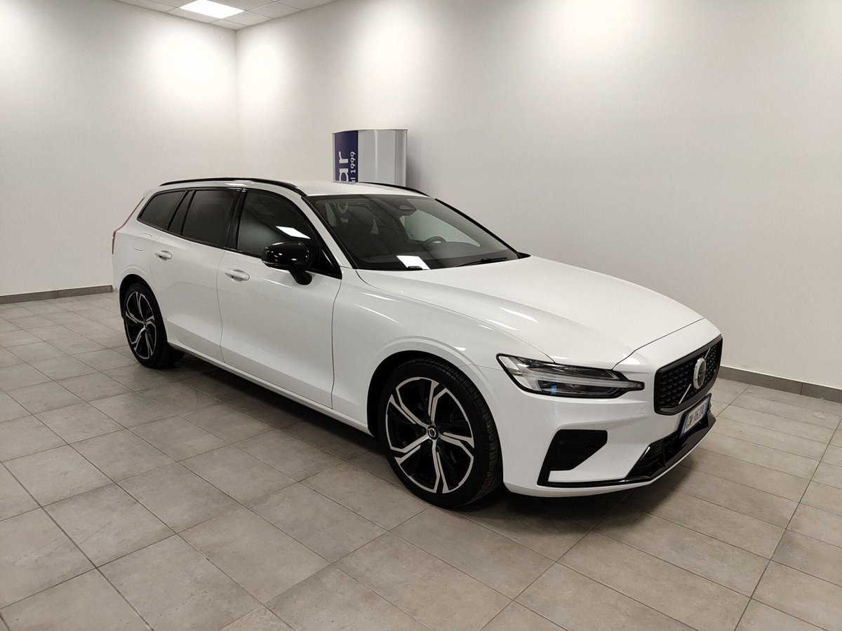 Volvo V60 2.0 b4 Plus Dark auto (2)