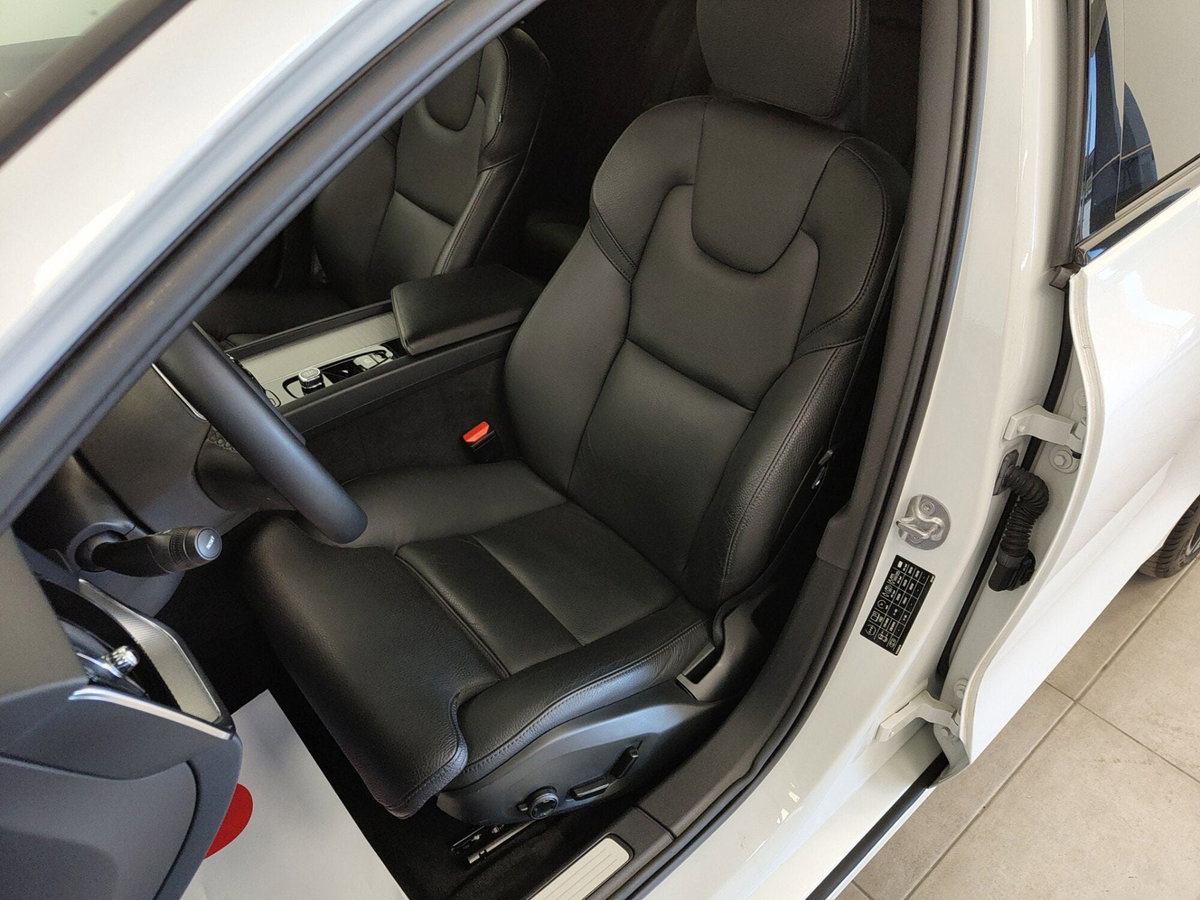 Volvo V60 2.0 b4 Plus Dark auto (4)