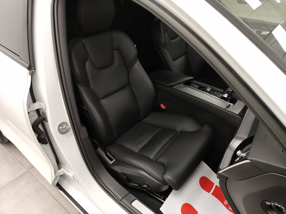 Volvo V60 2.0 b4 Plus Dark auto (5)
