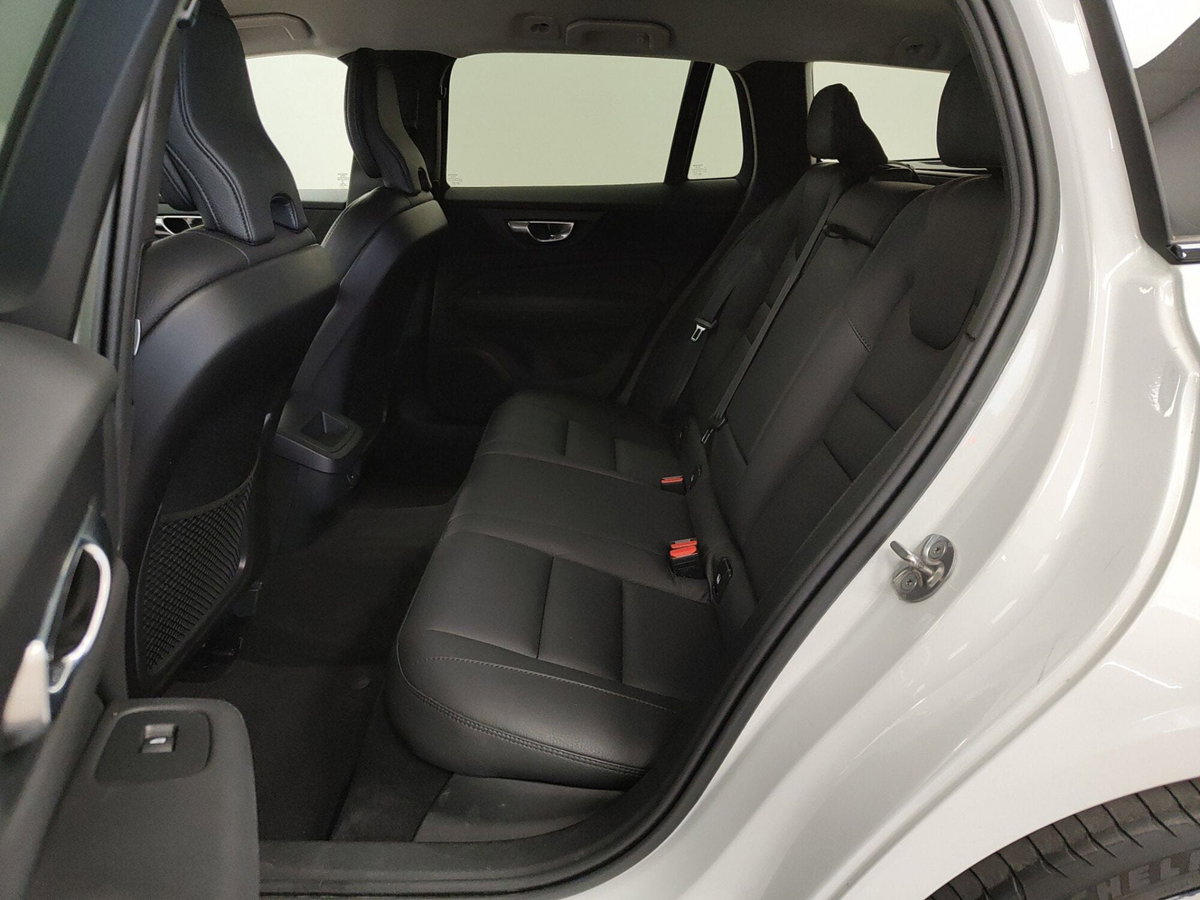 Volvo V60 2.0 b4 Plus Dark auto (6)