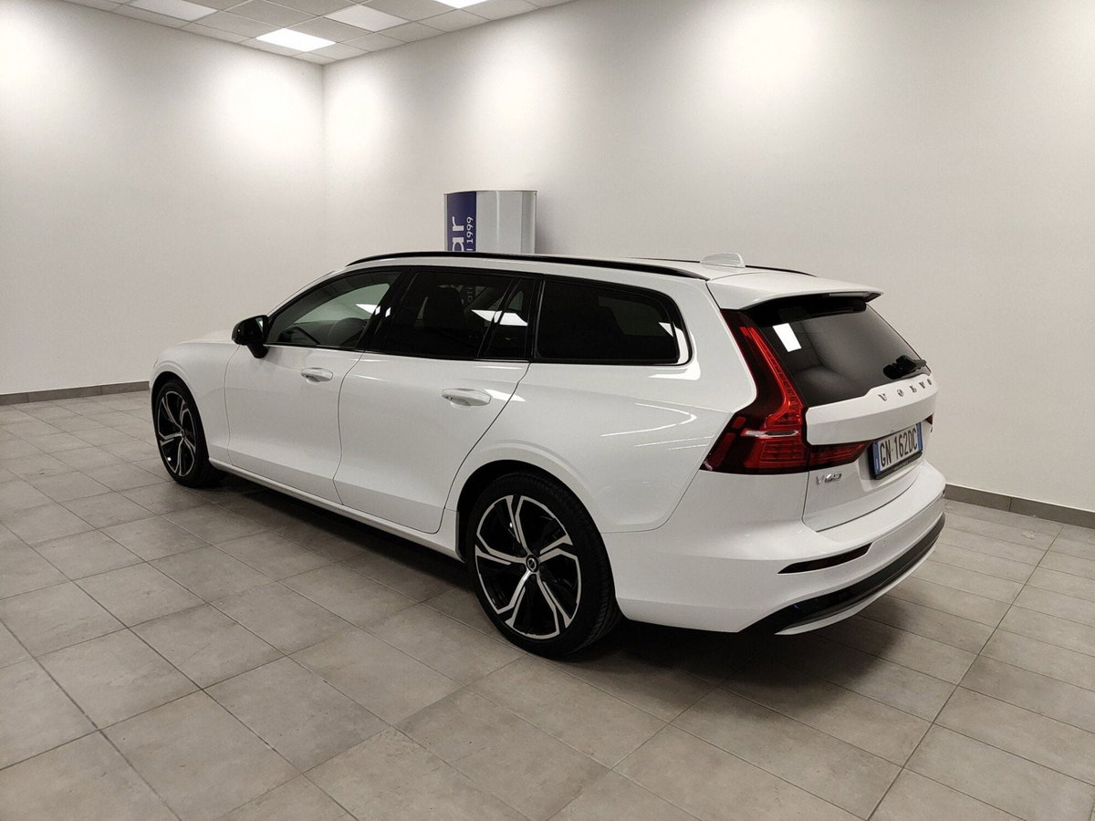 Volvo V60 2.0 b4 Plus Dark auto (9)