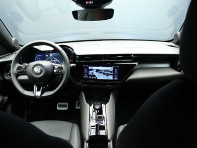 Alfa Romeo Junior 1.2 ibrida Speciale 145cv edct6 (9)