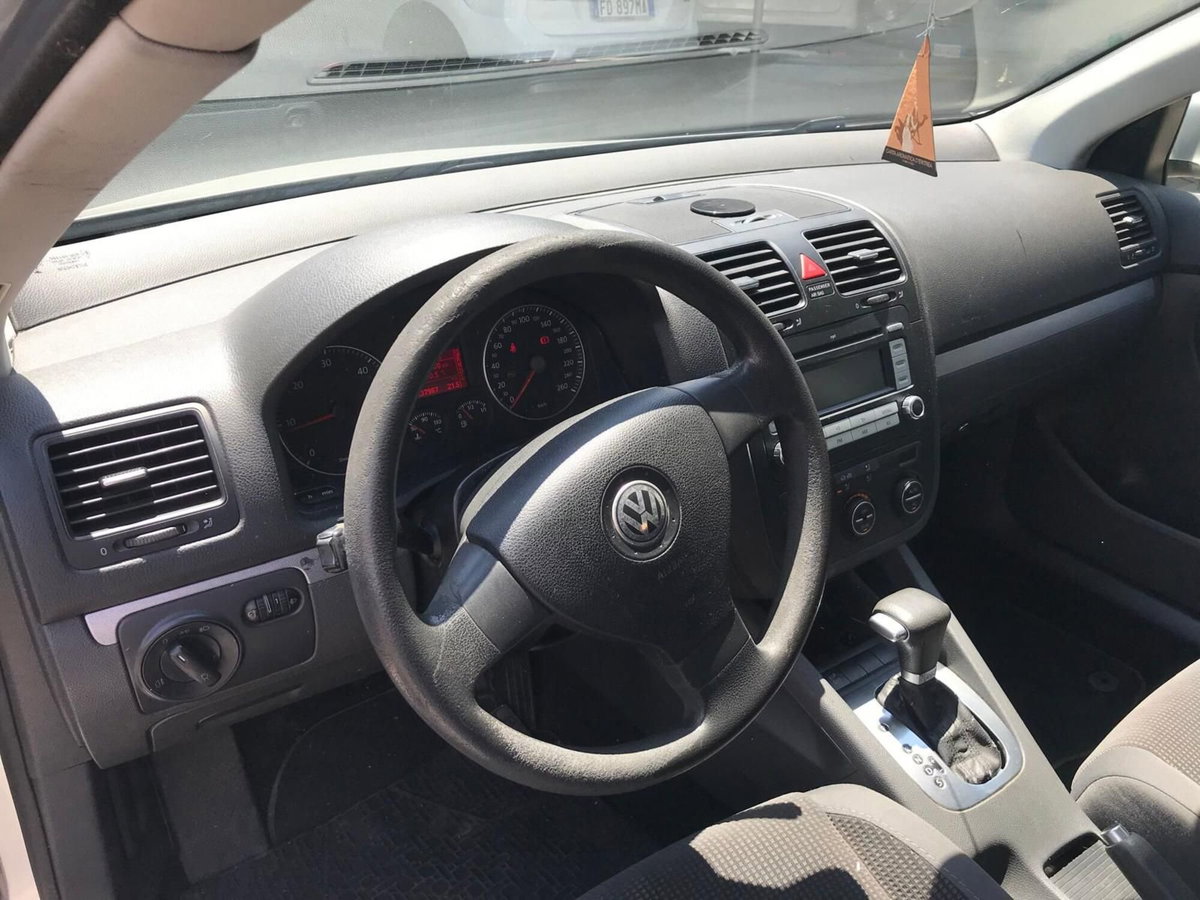 Volkswagen Golf Variant 1.9 TDI DPF DSG Comfortline (10)