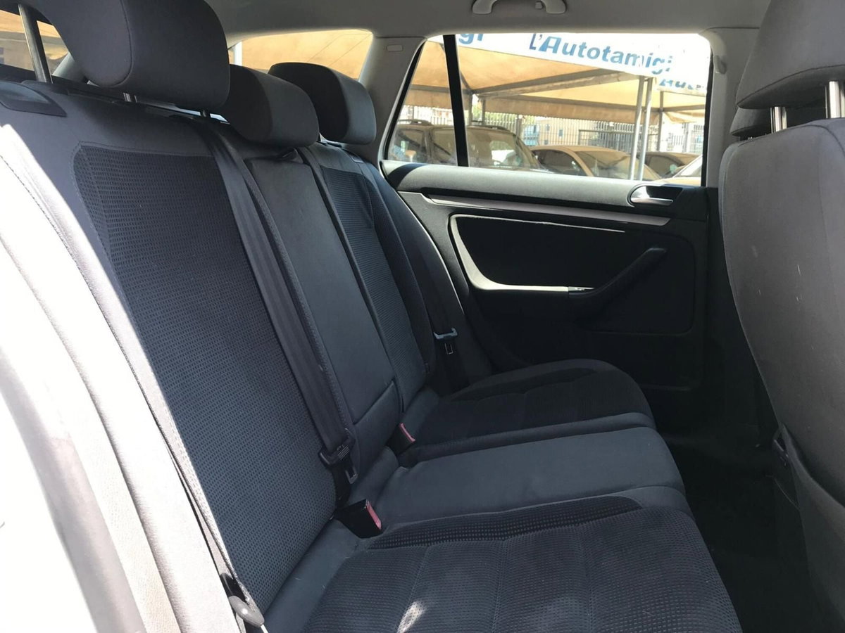 Volkswagen Golf Variant 1.9 TDI DPF DSG Comfortline (17)