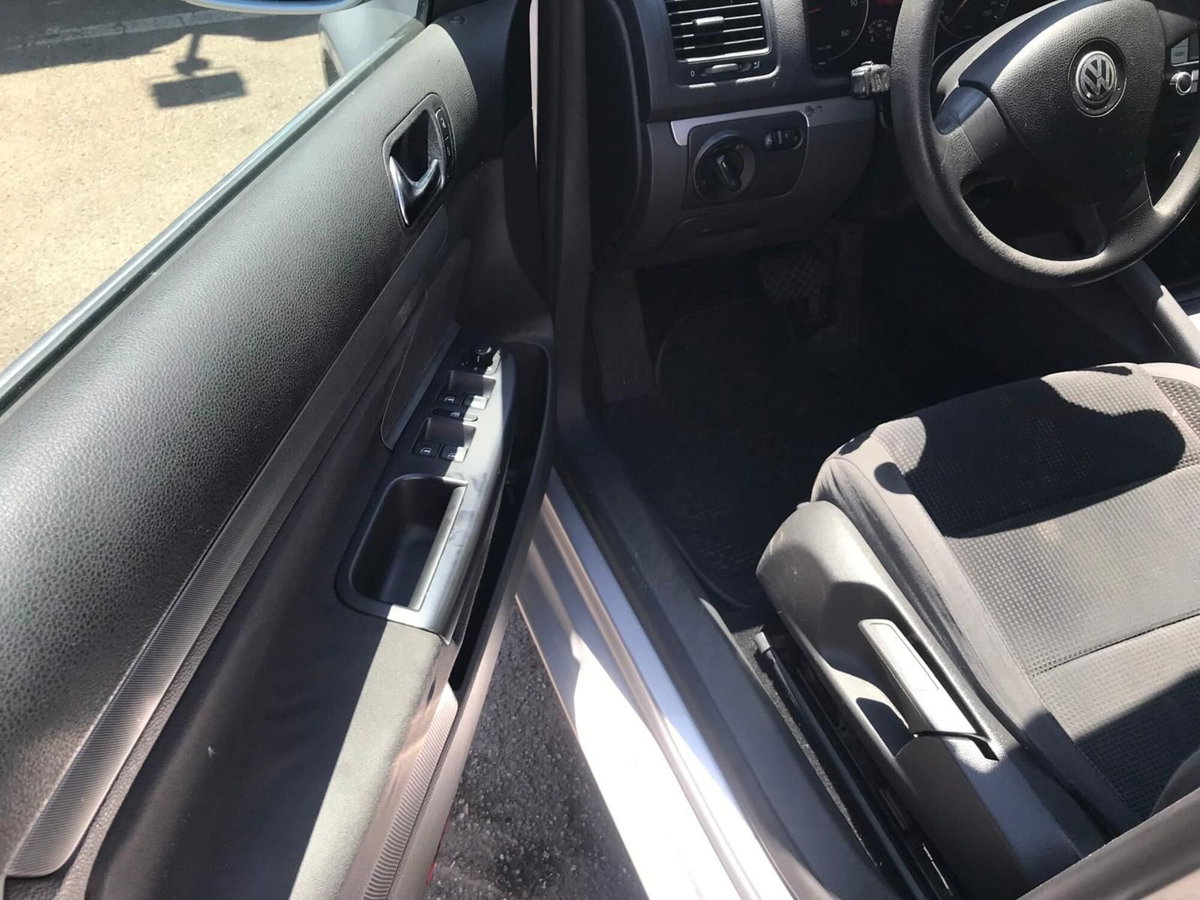 Volkswagen Golf Variant 1.9 TDI DPF DSG Comfortline (8)
