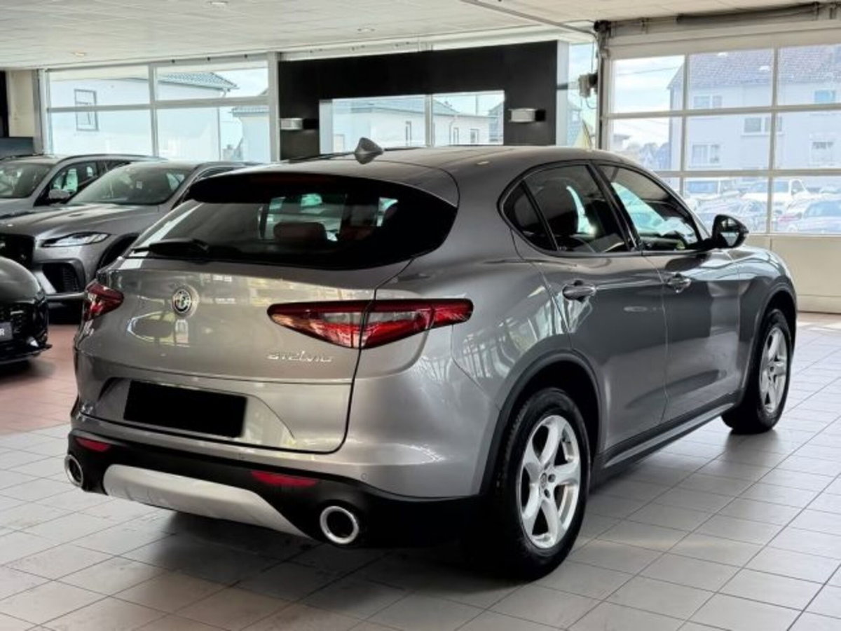 Alfa Romeo Stelvio Stelvio 2.0 Turbo 200 CV AT8 Q4 Super Business (8)