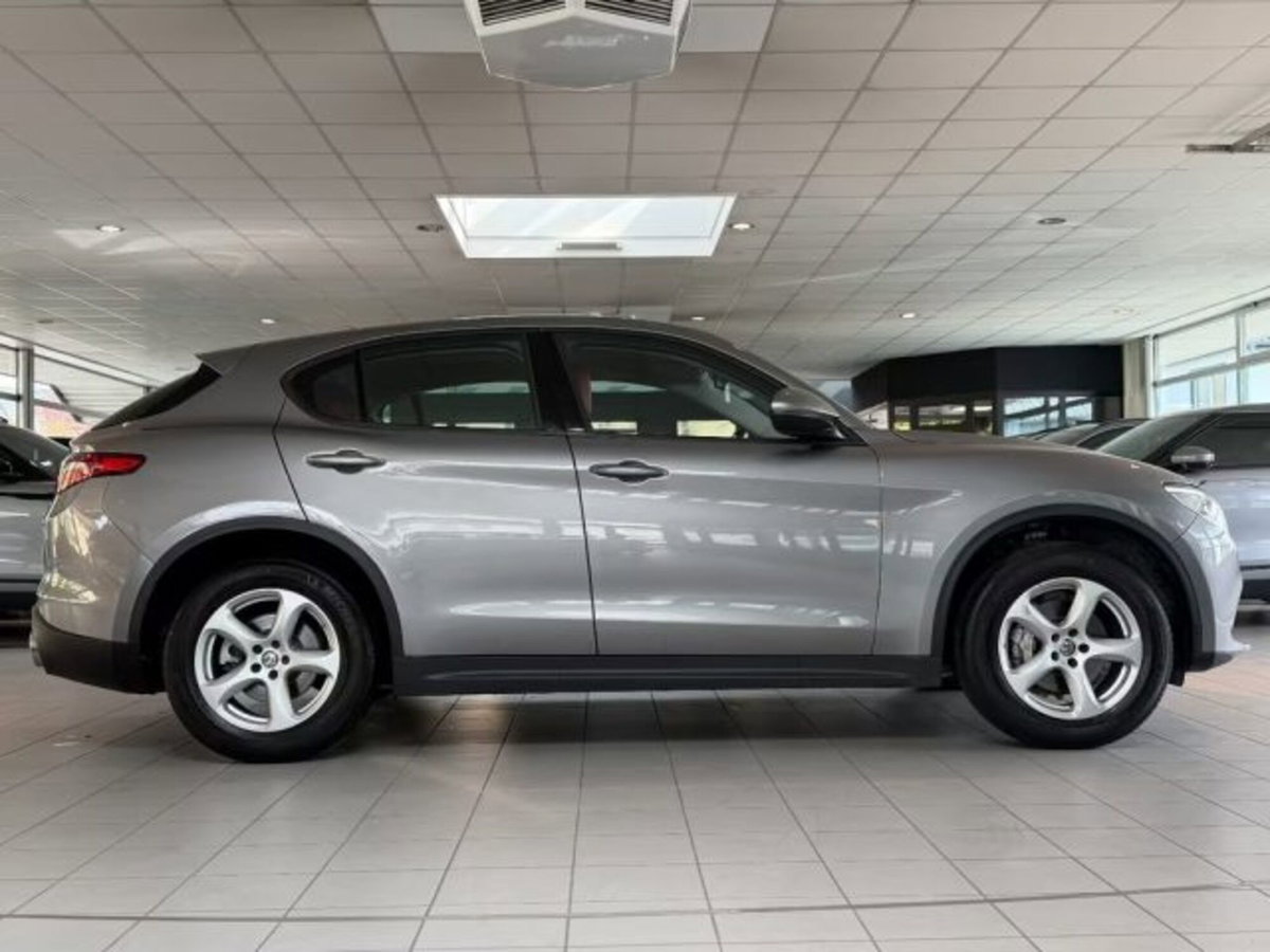 Alfa Romeo Stelvio Stelvio 2.0 Turbo 200 CV AT8 Q4 Super Business (9)