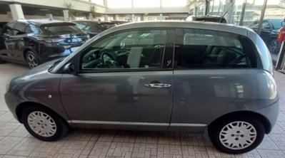 Lancia Ypsilon 1.3 MJT 75 CV Argento (2)