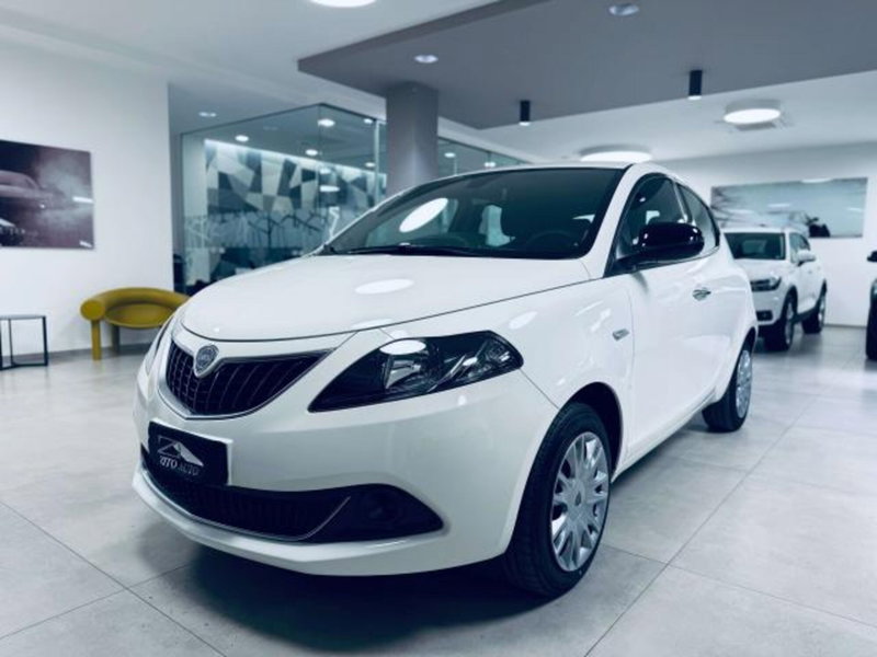 Lancia Ypsilon 1.0 FireFly 5 porte S&S Hybrid Ecochic Silver