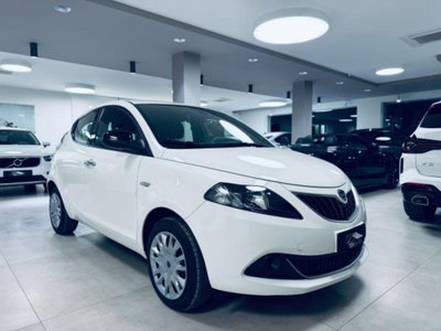 Lancia Ypsilon 1.0 FireFly 5 porte S&S Hybrid Ecochic Silver (3)