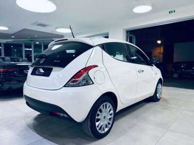 Lancia Ypsilon 1.0 FireFly 5 porte S&S Hybrid Ecochic Silver (4)