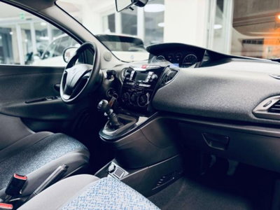 Lancia Ypsilon 1.0 FireFly 5 porte S&S Hybrid Ecochic Silver (8)