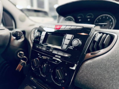 Lancia Ypsilon 1.0 FireFly 5 porte S&S Hybrid Ecochic Silver (9)