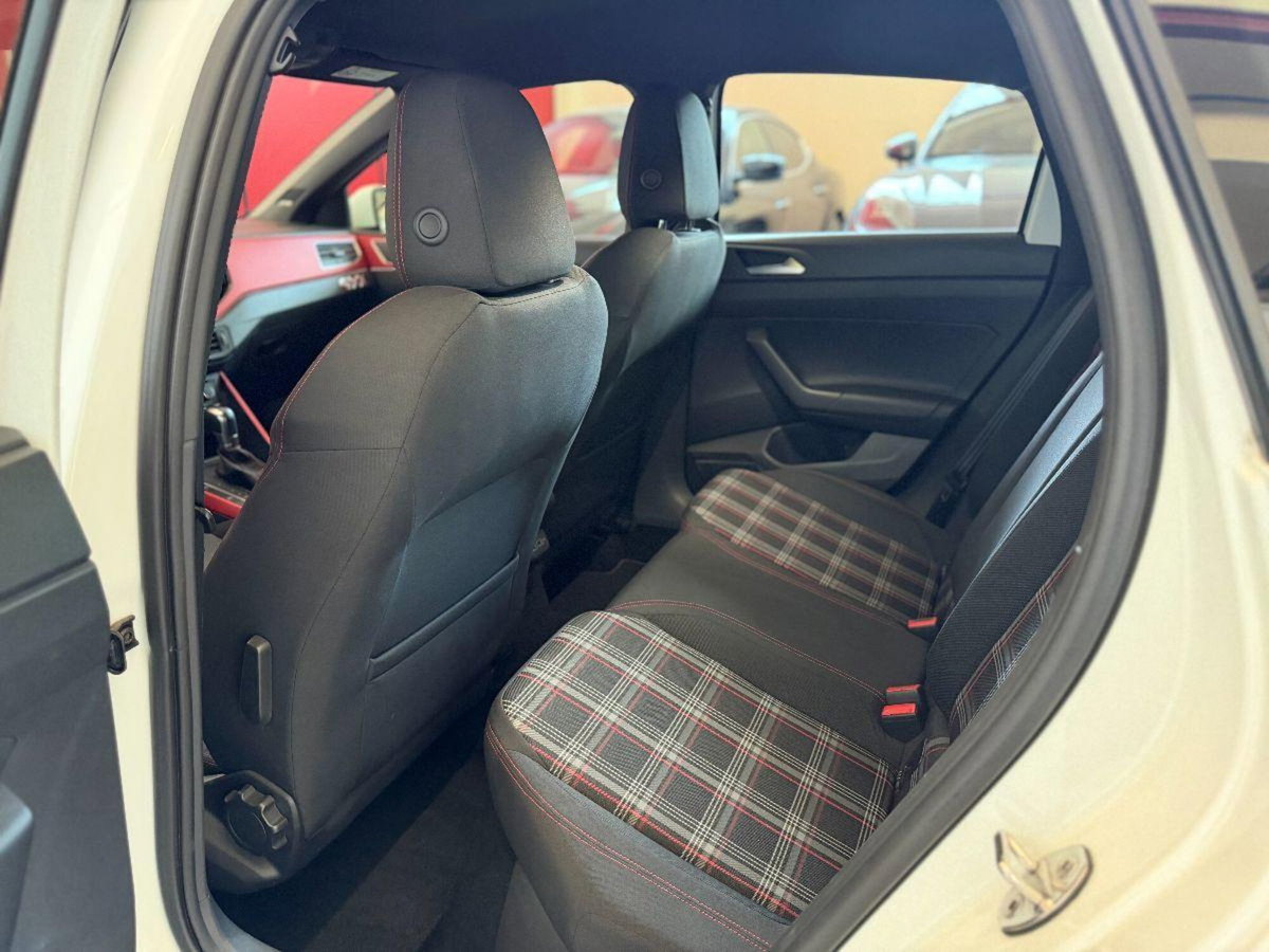 Volkswagen Polo 2.0 TSI DSG GTI BlueMotion Technology (9)