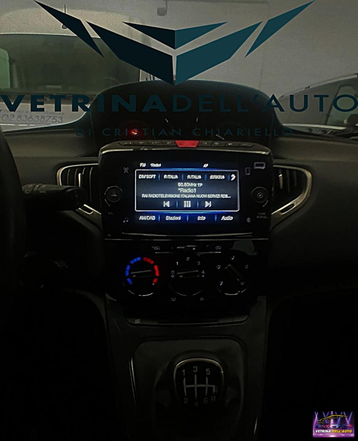 Lancia Ypsilon 1.0 FireFly 5 porte S&S Hybrid Ecochic Gold (8)