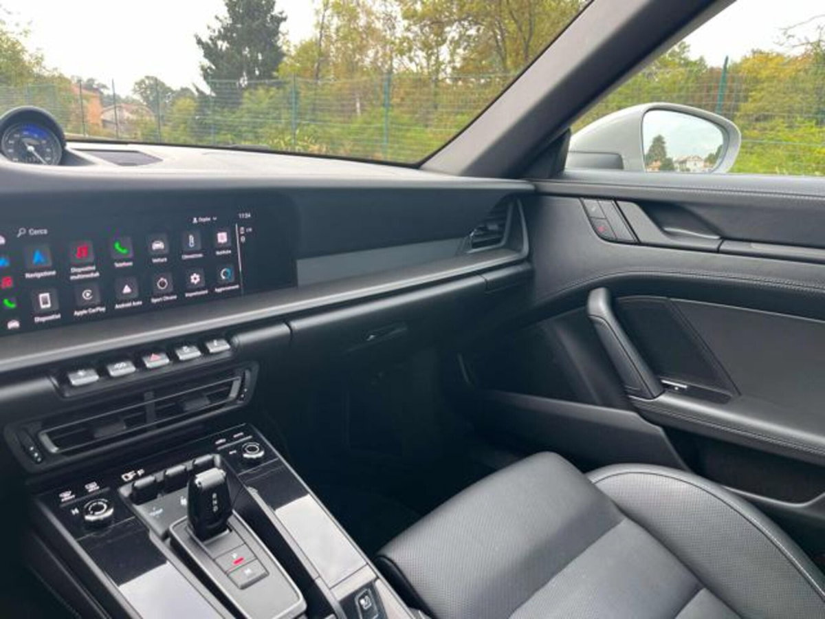 Porsche 911 Cabrio Targa 3.0 4 GTS (10)