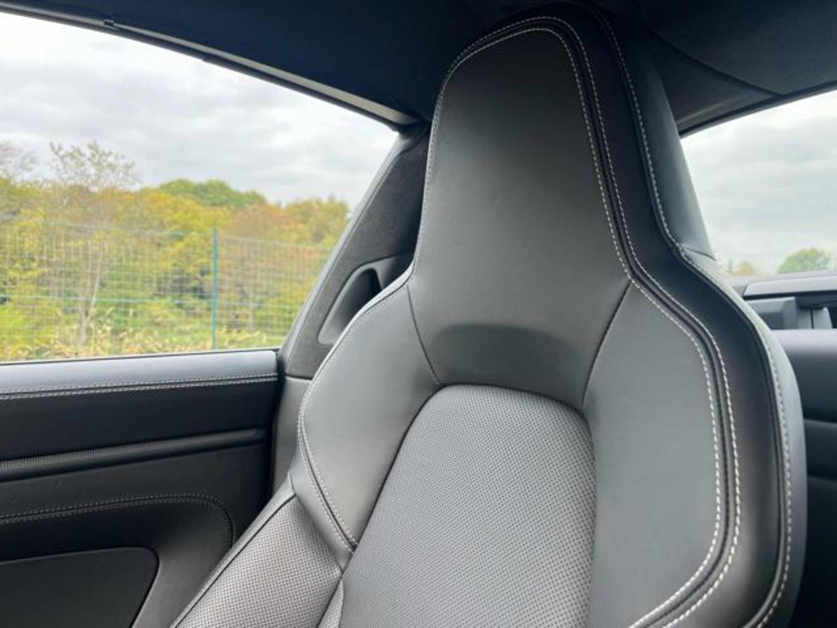 Porsche 911 Cabrio Targa 3.0 4 GTS (11)