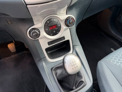 Ford Fiesta 1.2 82 CV 5 porte Titanium (13)