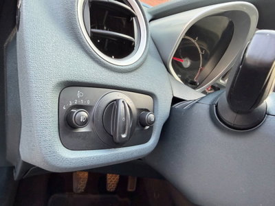 Ford Fiesta 1.2 82 CV 5 porte Titanium (16)