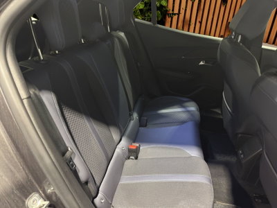 Peugeot 2008 BlueHDi 130 S&S EAT8 Allure Pack (17)