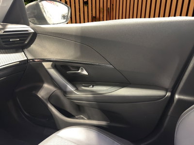 Peugeot 2008 BlueHDi 130 S&S EAT8 Allure Pack (19)