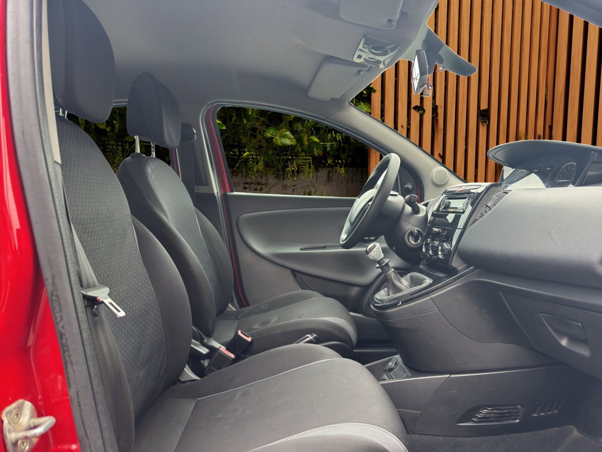 Lancia Ypsilon 1.2 69 CV 5 porte GPL Ecochic Unyca (10)