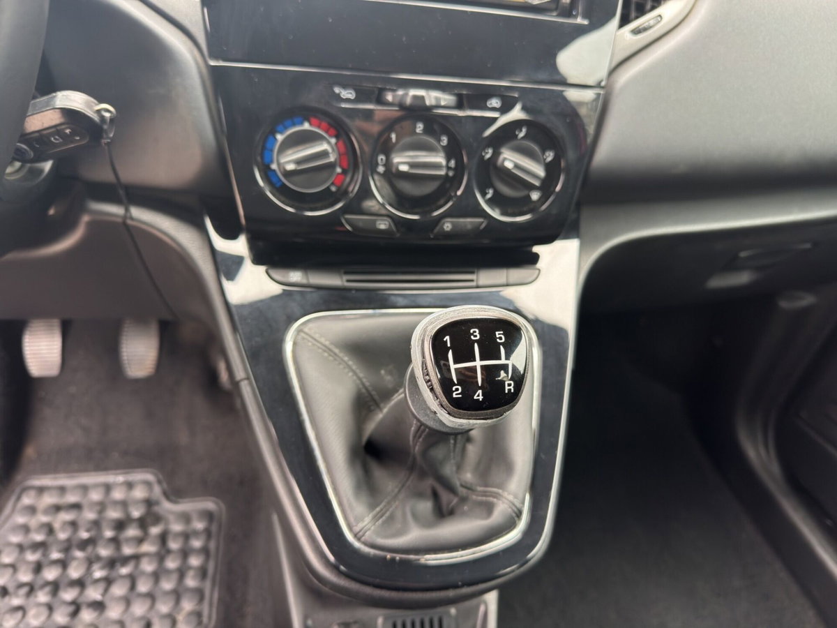 Lancia Ypsilon 1.2 69 CV 5 porte GPL Ecochic Unyca (13)