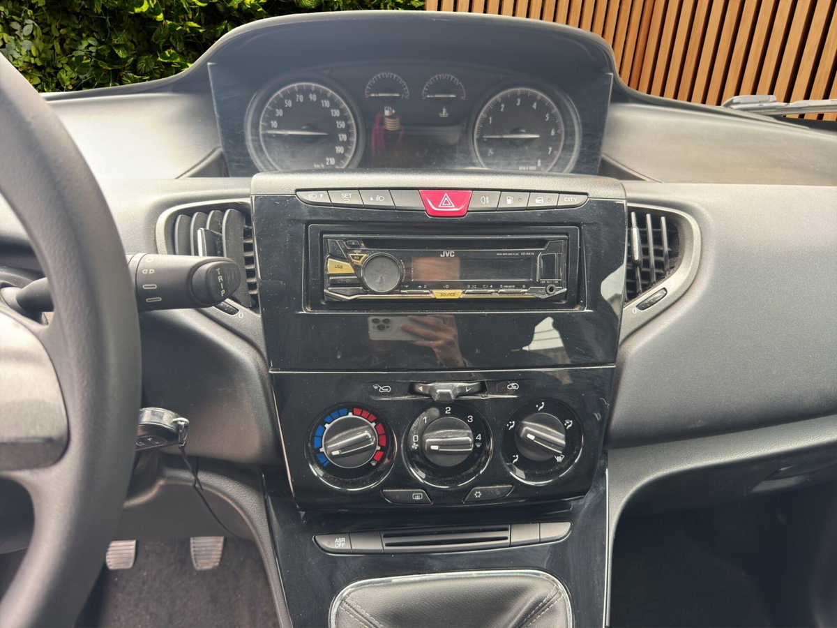 Lancia Ypsilon 1.2 69 CV 5 porte GPL Ecochic Unyca (14)
