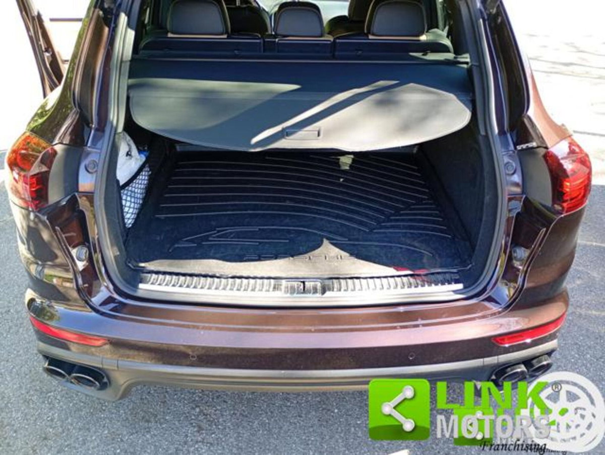 Porsche Cayenne 3.0 Diesel 250CV Platinum Edition (12)