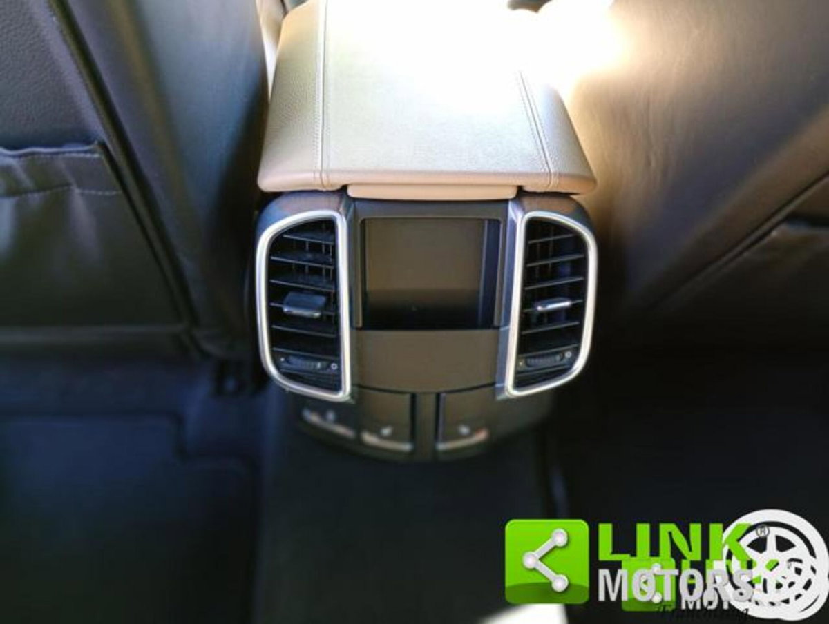 Porsche Cayenne 3.0 Diesel 250CV Platinum Edition (17)