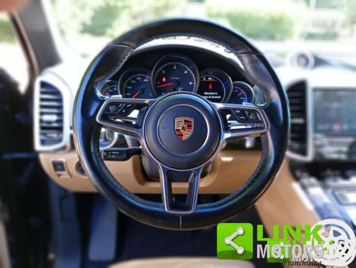 Porsche Cayenne 3.0 Diesel 250CV Platinum Edition (18)