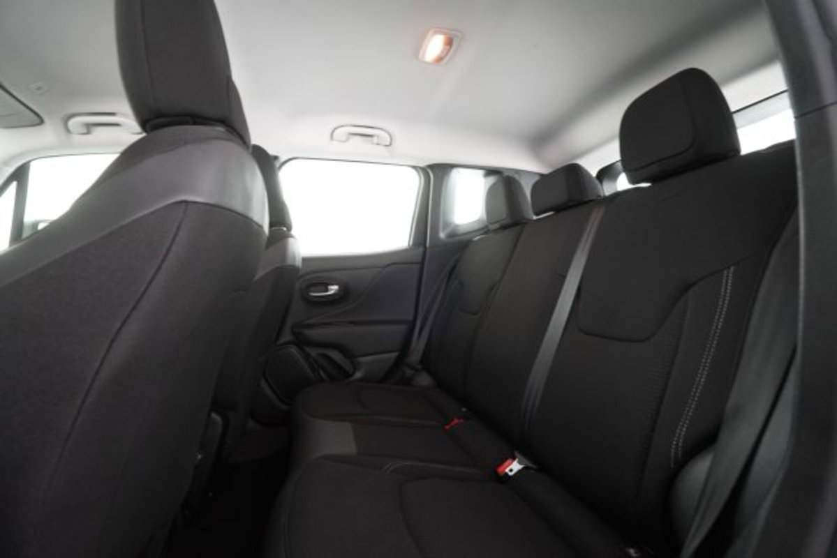 Jeep Renegade 1.3 T4 DDCT Limited (11)