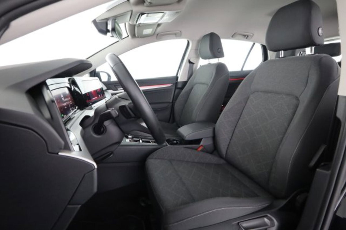 Volkswagen Golf Variant 1.0 eTSI EVO DSG Life (2)