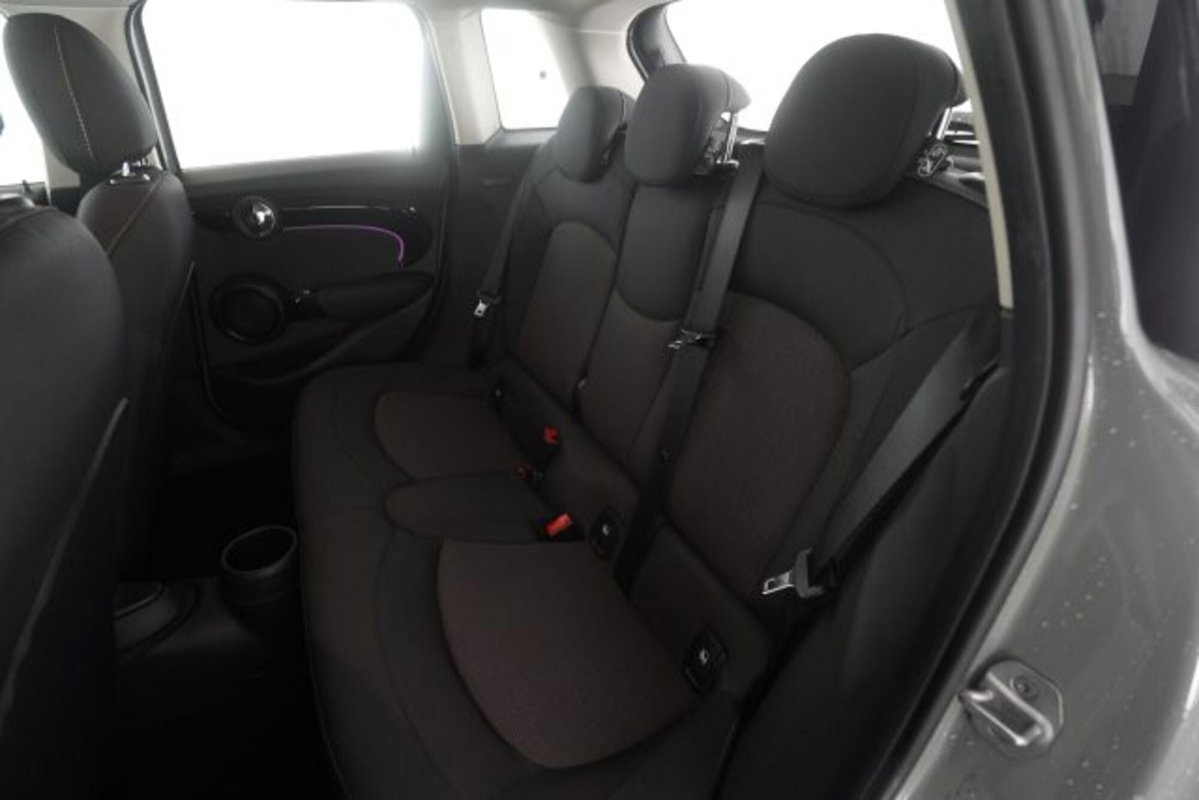 MINI Mini 1.5 Cooper Essential 5 porte (11)