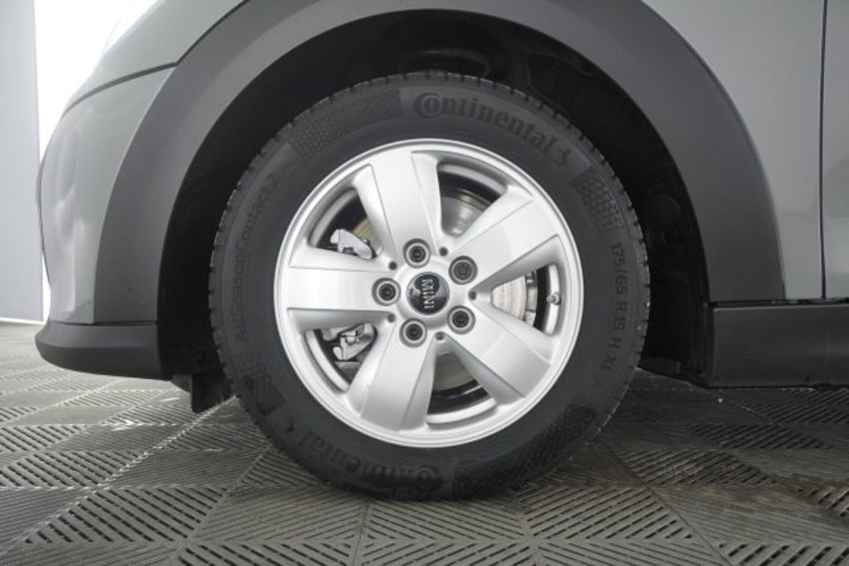 MINI Mini 1.5 Cooper Essential 5 porte (16)