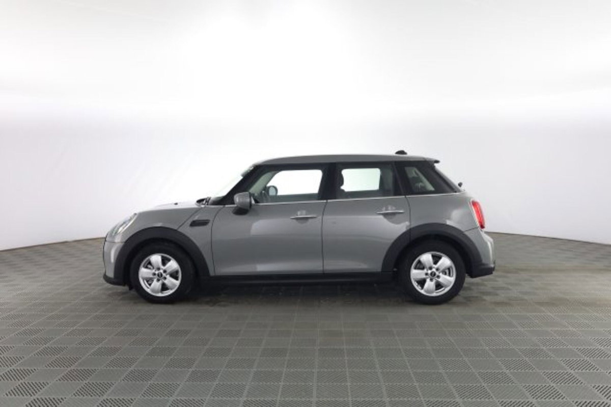 MINI Mini 1.5 Cooper Essential 5 porte (7)
