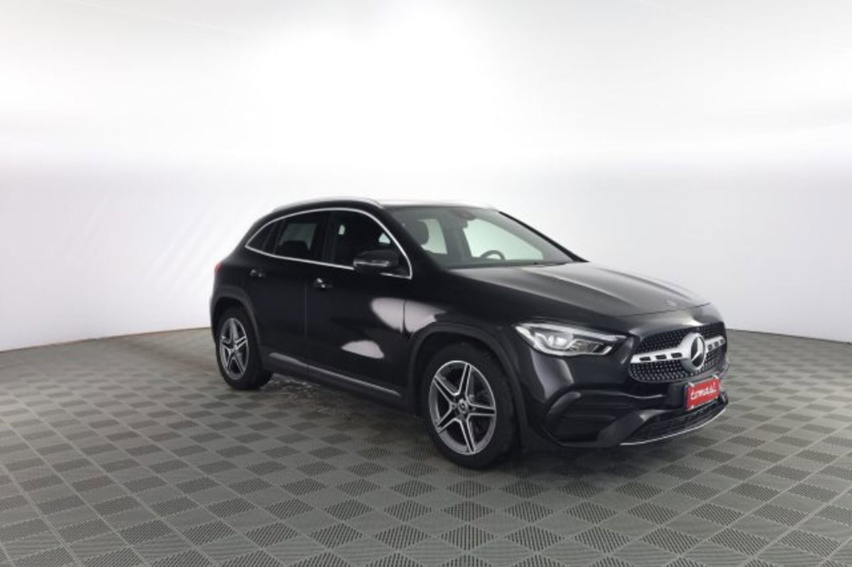 Mercedes-Benz CLA Shooting Brake 180 d Automatic Shooting Brake Premium (2)