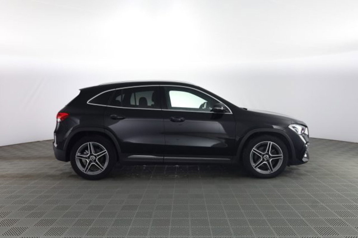 Mercedes-Benz CLA Shooting Brake 180 d Automatic Shooting Brake Premium (3)