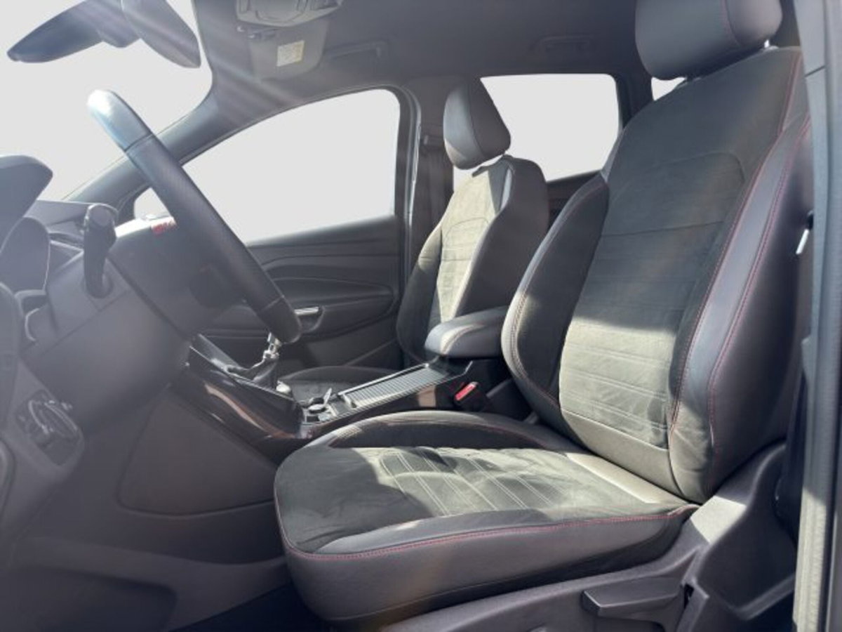 Ford Kuga 1.5 EcoBoost 120 CV S&S 2WD ST-Line (9)