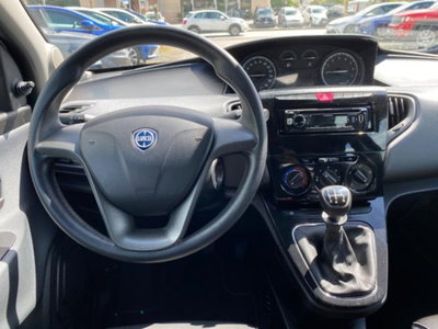 Lancia Ypsilon 1.2 69 CV 5 porte Silver (11)
