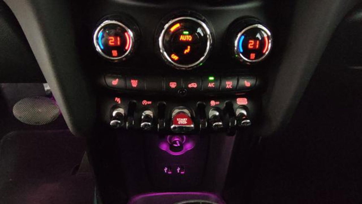MINI Mini 1.5 Cooper D Business XL 5 porte (14)