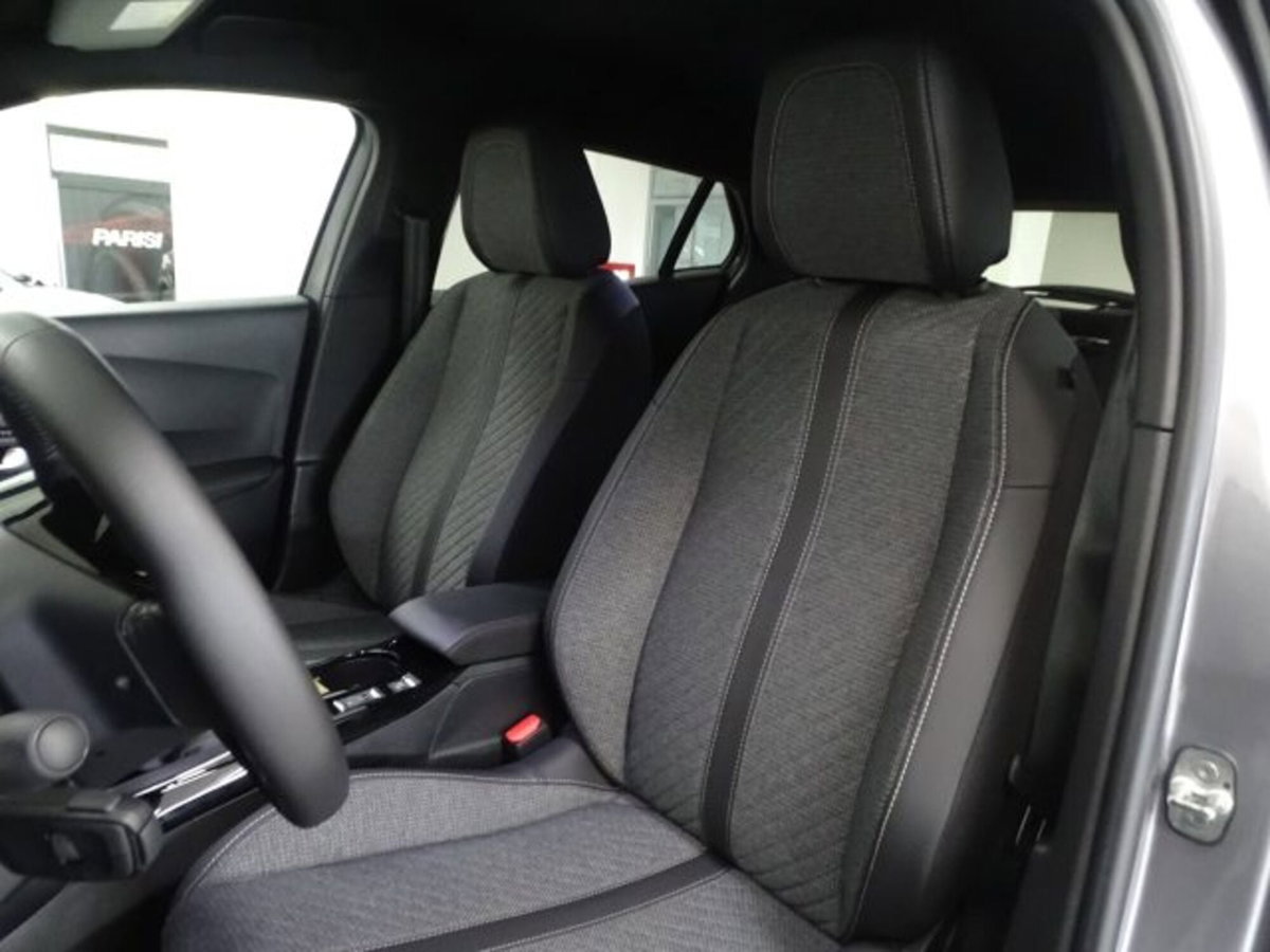 Peugeot 2008 PureTech 100 S&S Allure (12)
