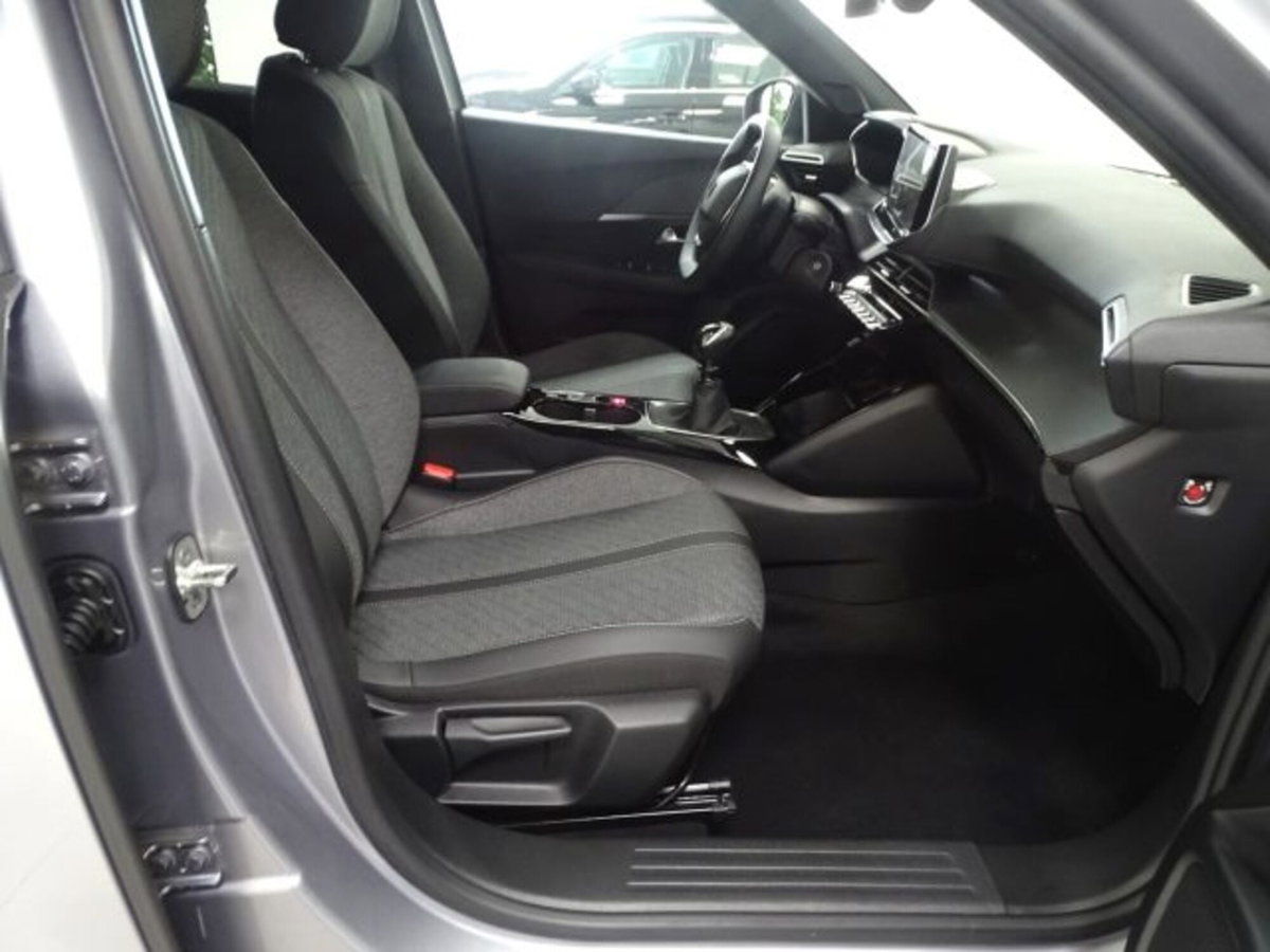 Peugeot 2008 PureTech 100 S&S Allure (16)