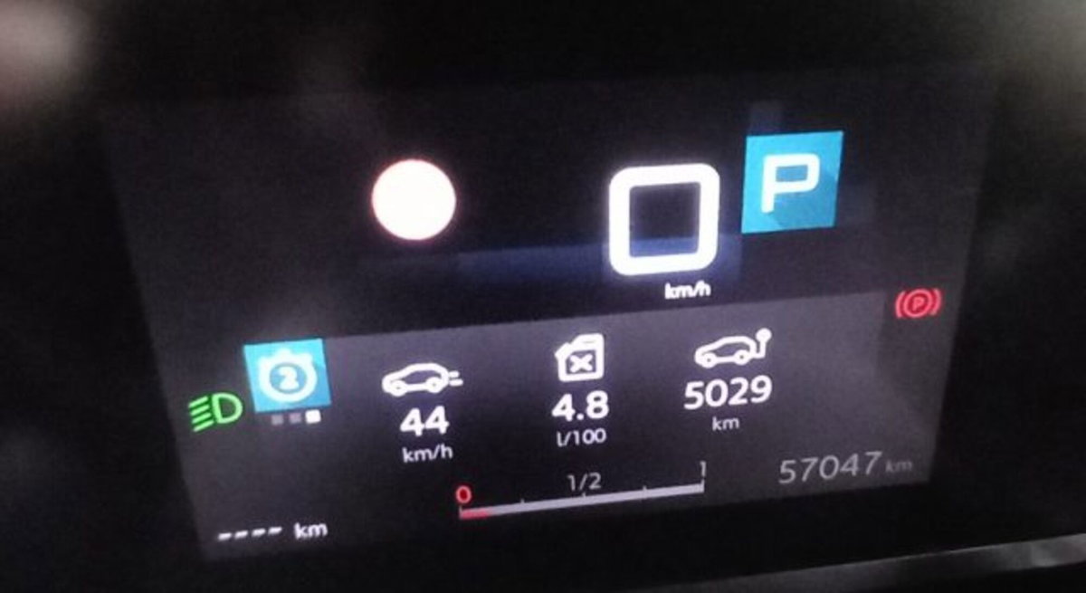 Citroen C4 BlueHDi 130 S&S EAT8 Feel Pack (15)